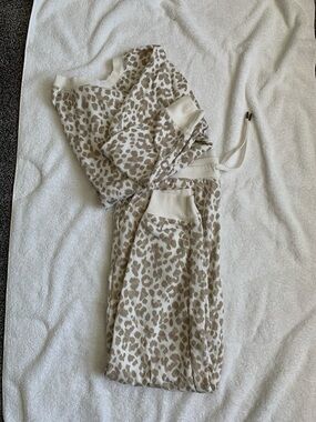 Old Navy White and Beige Leopard crew neck sweat shirt and matching joggers.